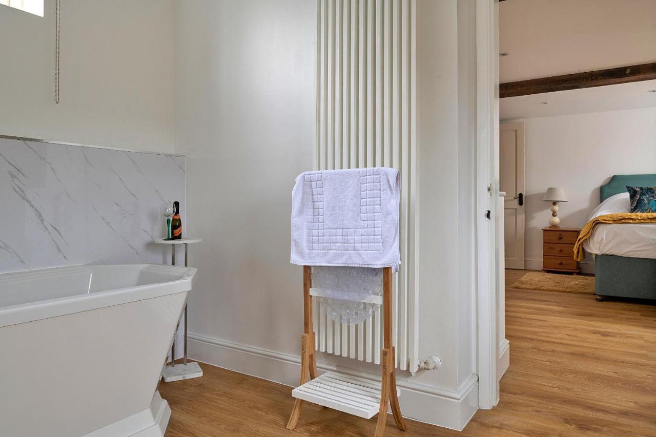 Finest Retreats - Moelis Granary - Luxury Cottage With Hot Tub Llandrillo Dış mekan fotoğraf