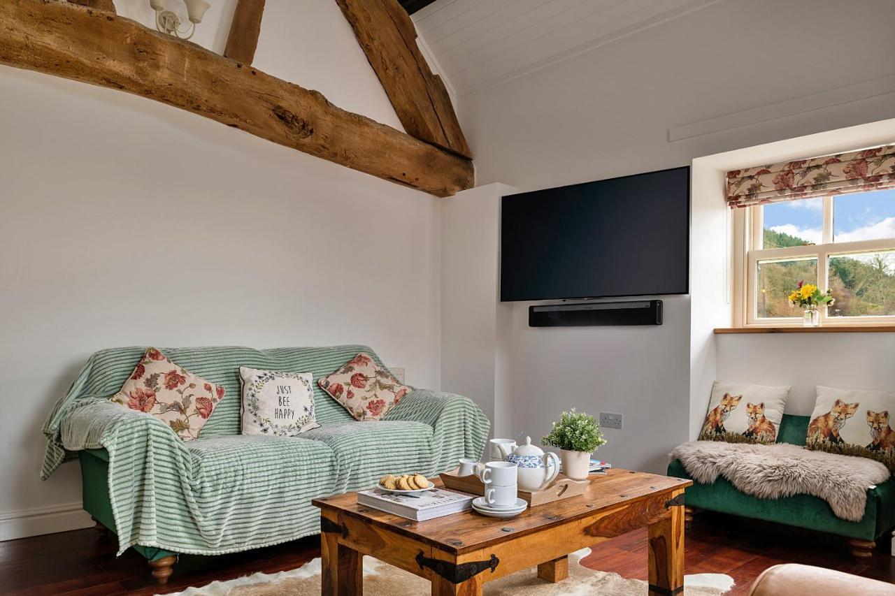 Finest Retreats - Moelis Granary - Luxury Cottage With Hot Tub Llandrillo Dış mekan fotoğraf
