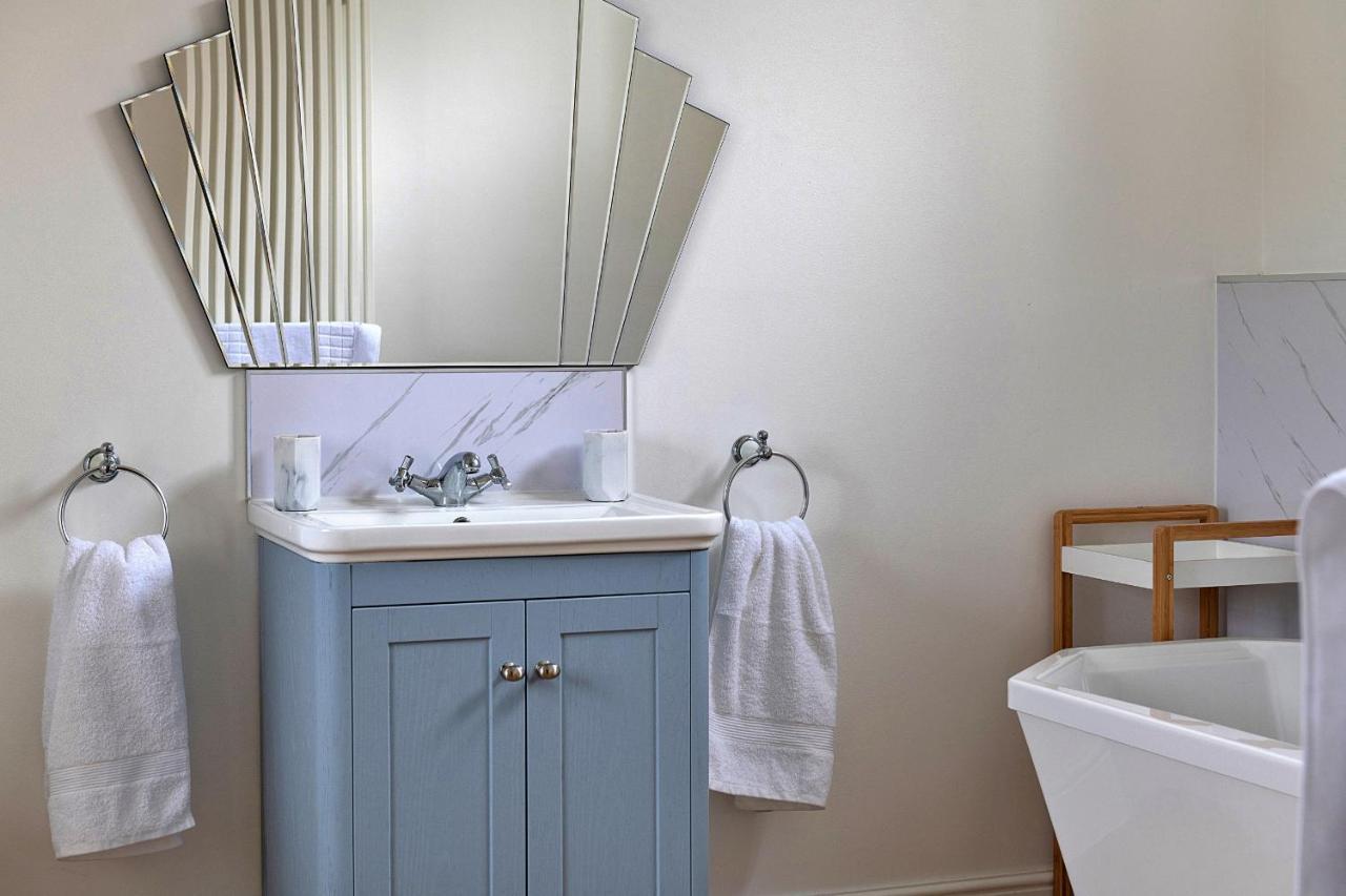 Finest Retreats - Moelis Granary - Luxury Cottage With Hot Tub Llandrillo Dış mekan fotoğraf