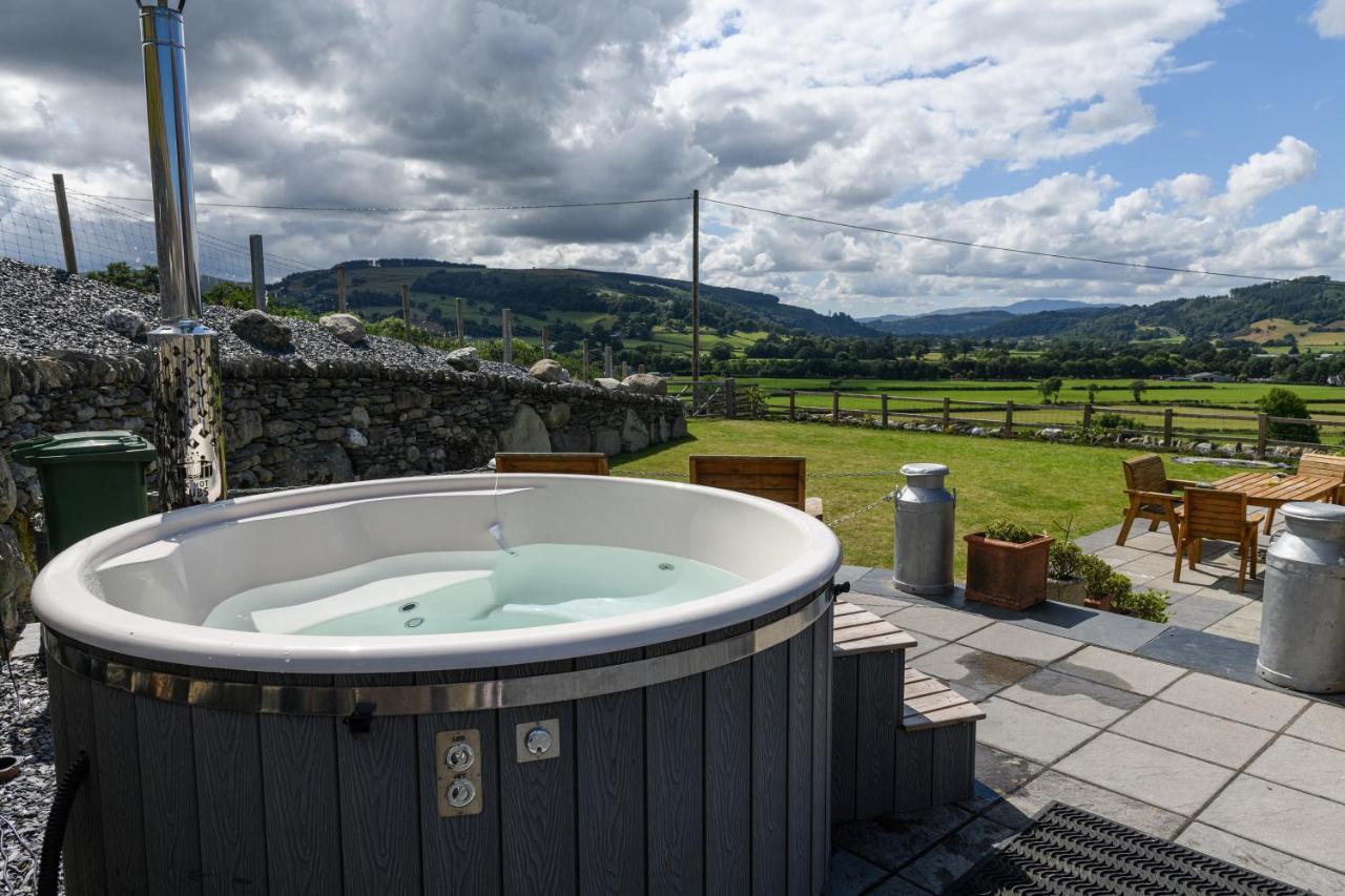 Finest Retreats - Moelis Granary - Luxury Cottage With Hot Tub Llandrillo Dış mekan fotoğraf