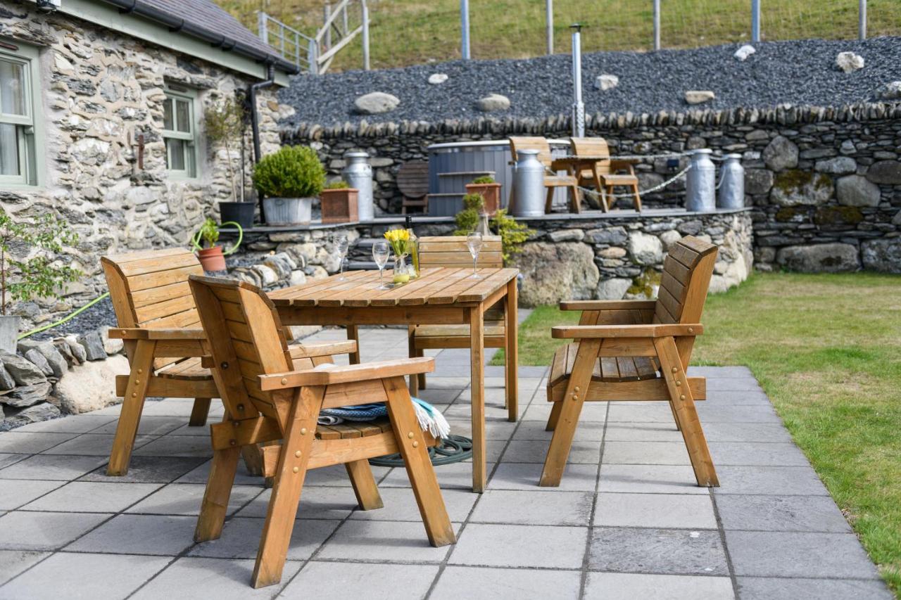 Finest Retreats - Moelis Granary - Luxury Cottage With Hot Tub Llandrillo Dış mekan fotoğraf
