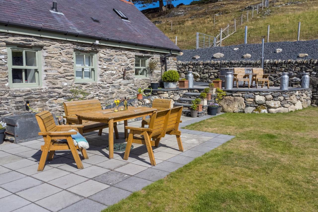 Finest Retreats - Moelis Granary - Luxury Cottage With Hot Tub Llandrillo Dış mekan fotoğraf