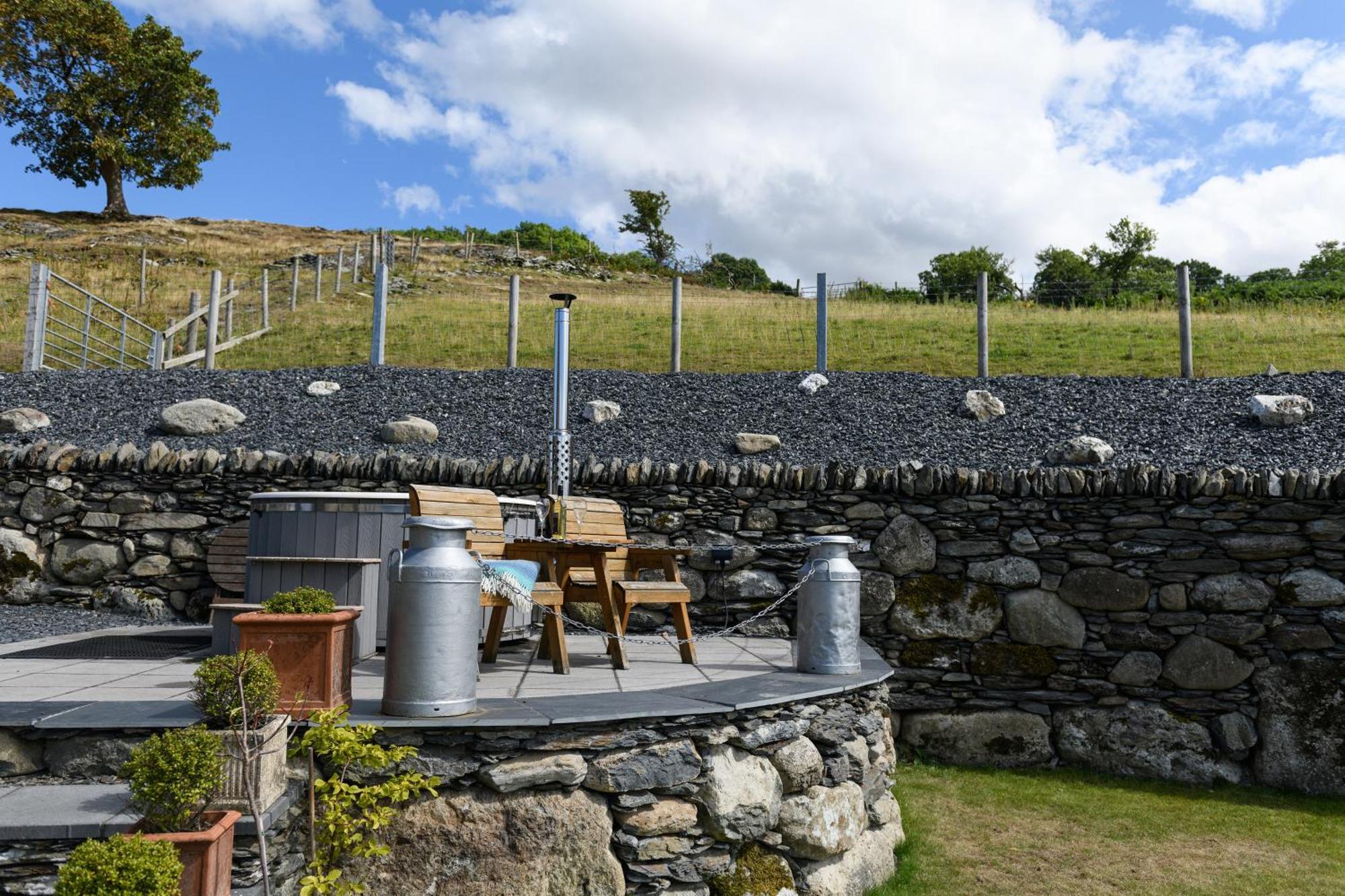 Finest Retreats - Moelis Granary - Luxury Cottage With Hot Tub Llandrillo Dış mekan fotoğraf